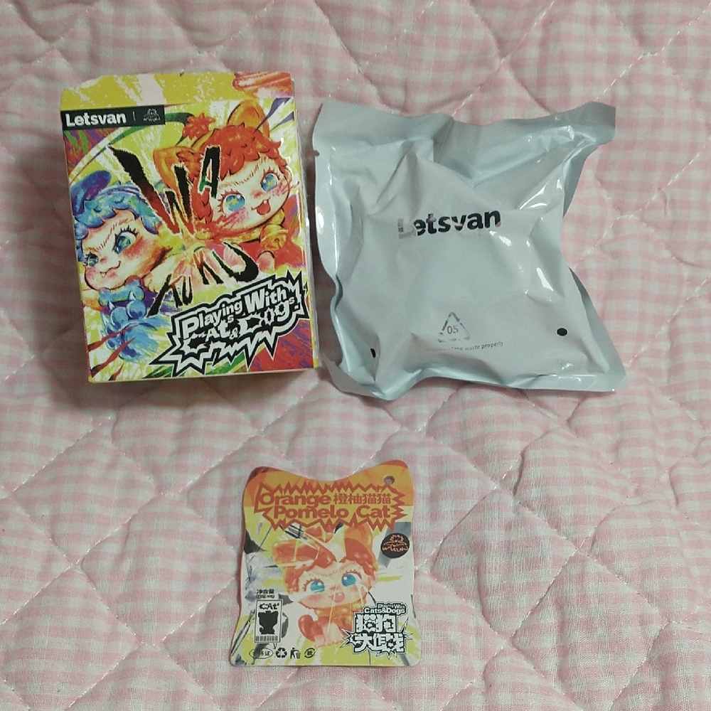 Letsvan Wakuku Playing With Cats And Dogs Figure (Orange Pomelo Cat) 🍊